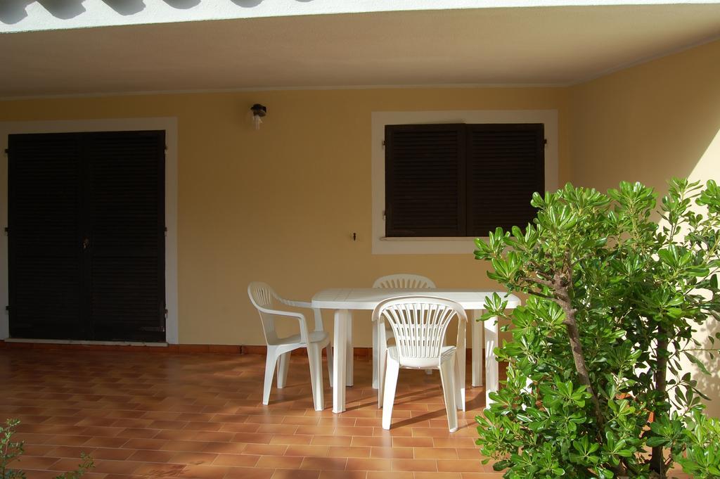 Domu Carmela Villa Villasimius Exteriör bild